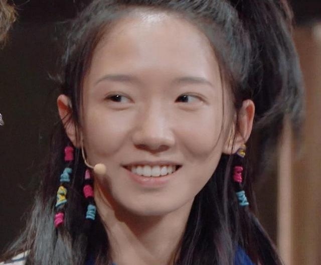 大小眼女生如何变美,女生眼距宽对颜值的影响