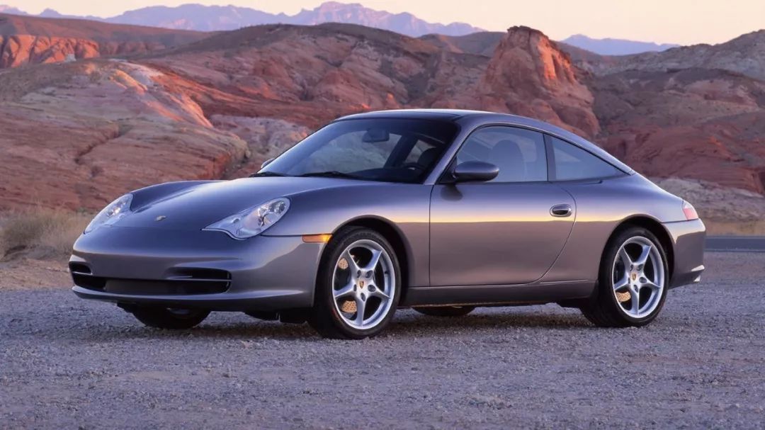 用保时捷911来存粮食，在瑞士连松鼠的生活品质都那么高