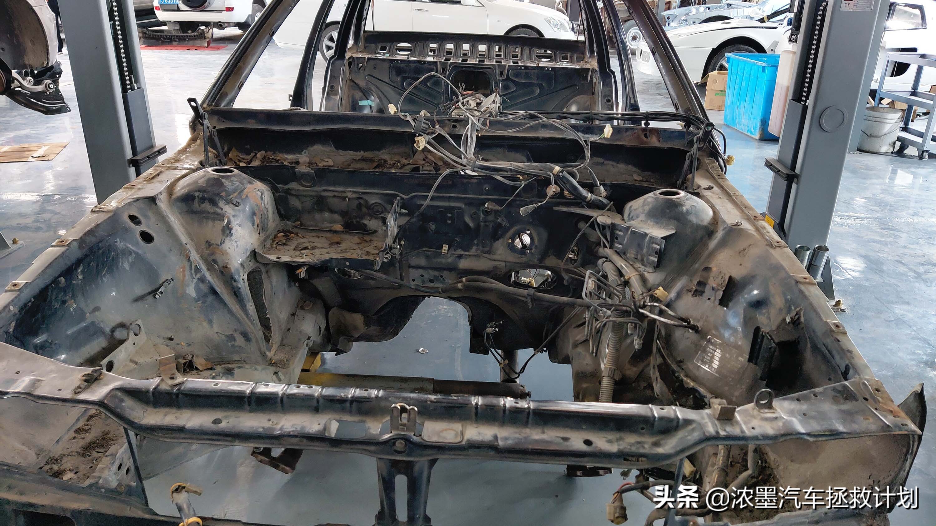 「妙手生花」重建一台战损级桑塔纳，带给它历经千般后的华丽重生