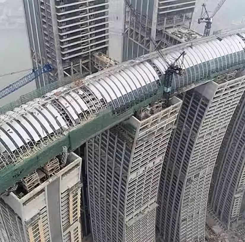 耗资百亿建中国第一高楼,耗资100亿大楼