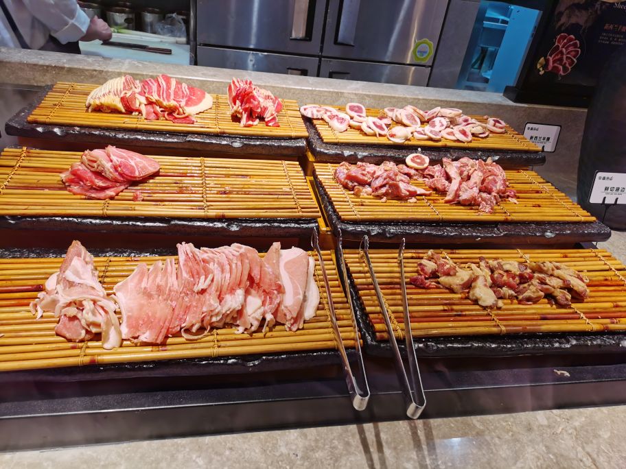 沈阳盛江山k11自助餐,盛江山k11黑金店大桌