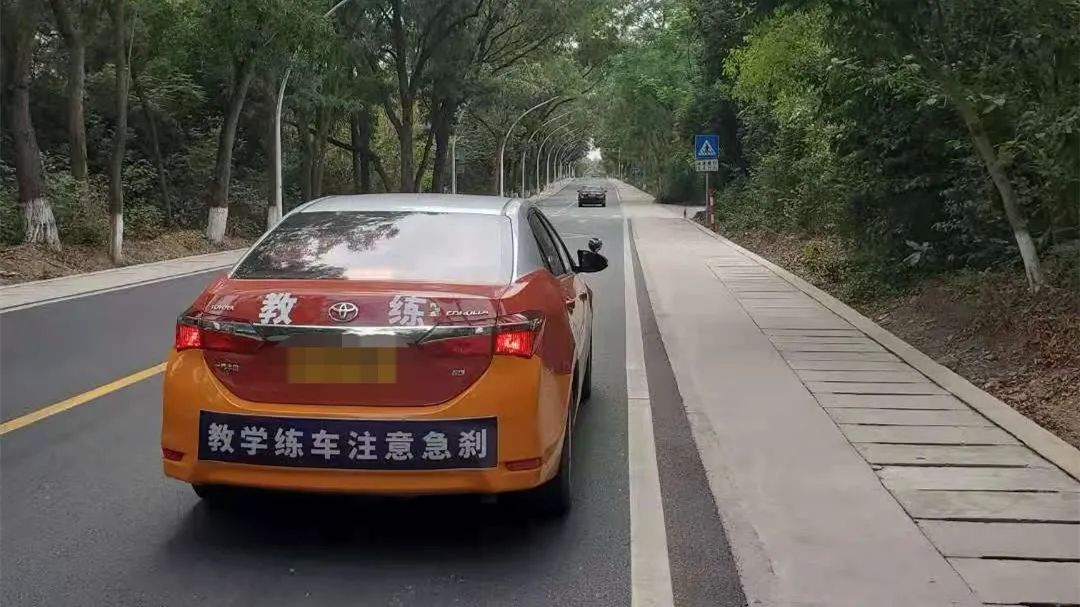 学员左右不分的搞笑教学,驾校学员左右不分