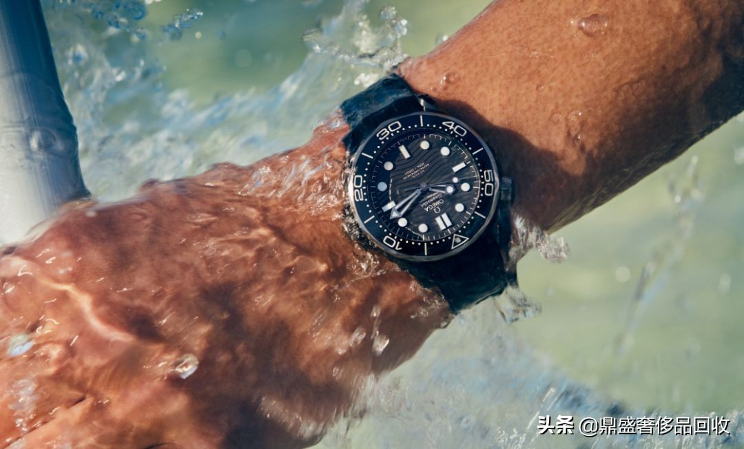 各种手表材质的优缺点,黑色手表什么材质更耐用