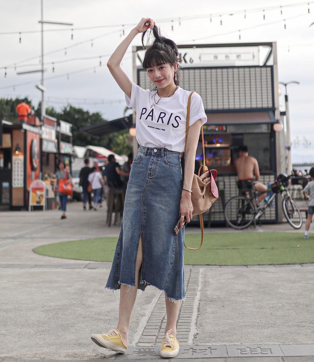 女人夏季时尚休闲牛仔半裙,年轻女孩时尚牛仔裙