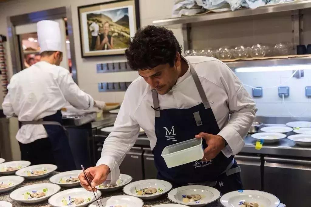 唯美食与爱不可辜负上下句,唯美食和爱不可辜负出自哪里