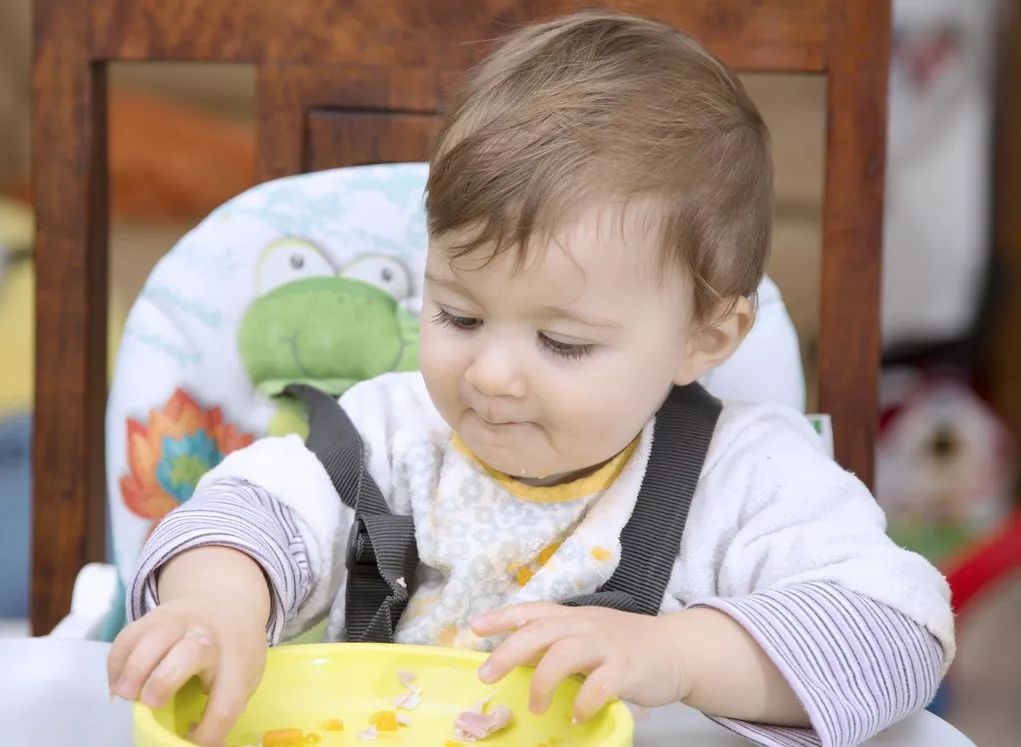 宝宝辅食添加过后便秘,添加辅食后宝宝拉的便便