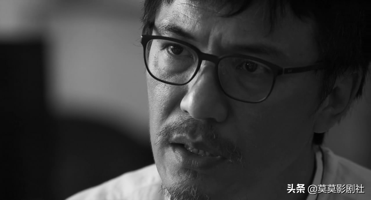 为何他眼睑低垂，是佛还是娼妓——《大佛普拉斯》的黑色幽默