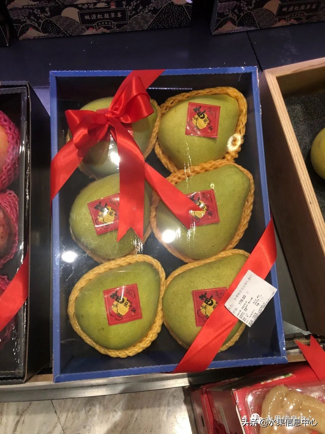 中秋节前，走访两家水果零售店，水果标准化在这里体现的淋漓尽致