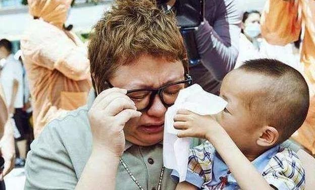 韩红疫情期间的感人事迹,韩红疫情公益事迹