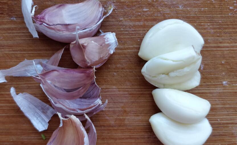 怎么用指甲剥蒜剥得快,剥蒜不伤指甲的妙招