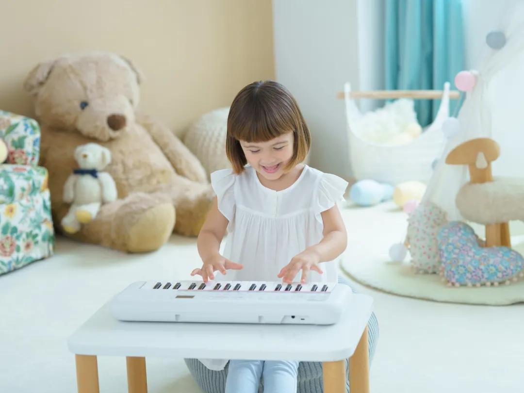 雅马哈出了台400元的电子琴!小孩、大人弹得停不下来