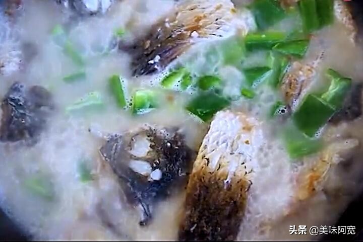 炖鱼的鱼汤好喝,炖鱼如何炖出奶汤
