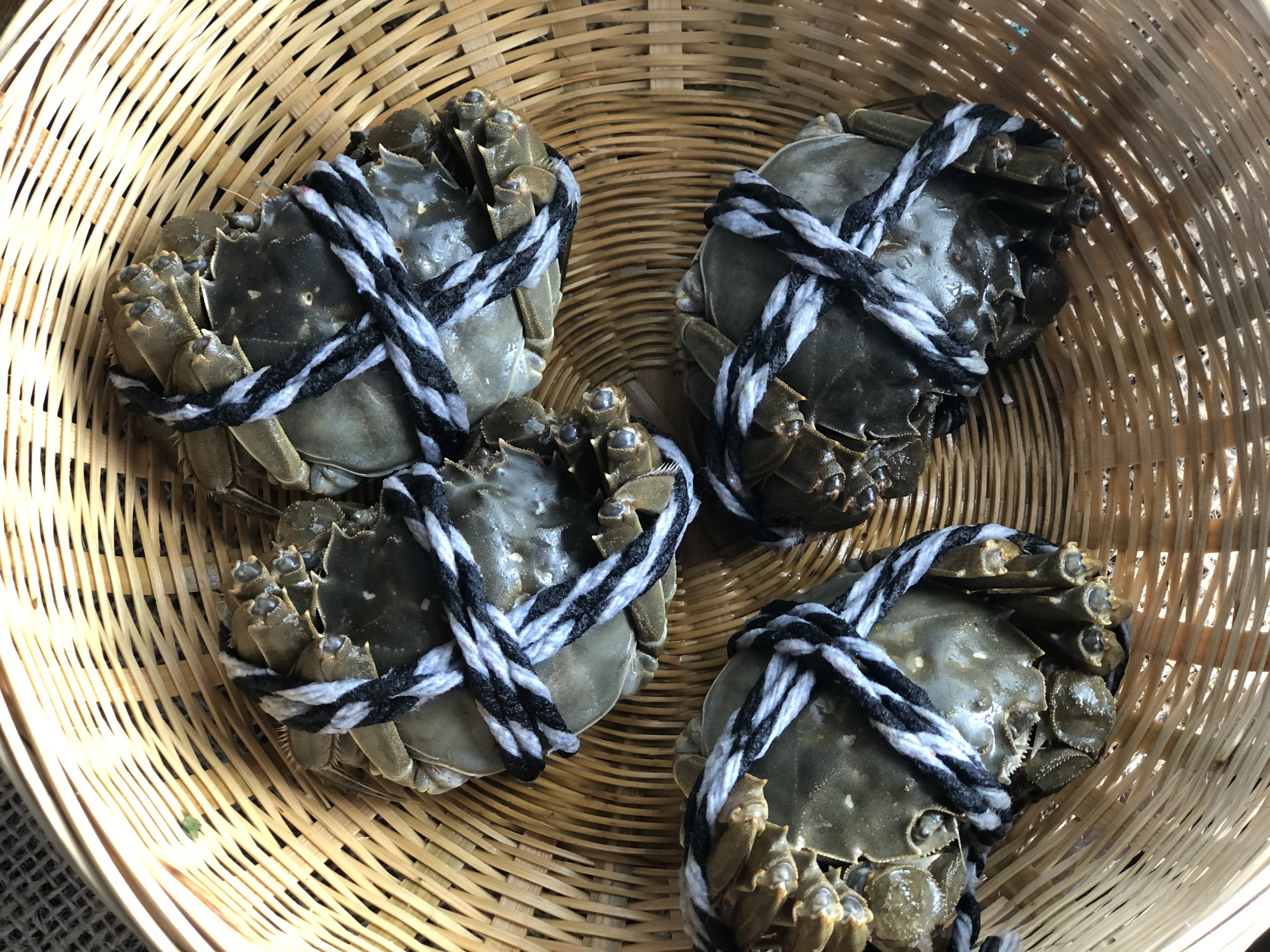 螃蟹用凉水蒸还是热水蒸,螃蟹蒸几分钟正好