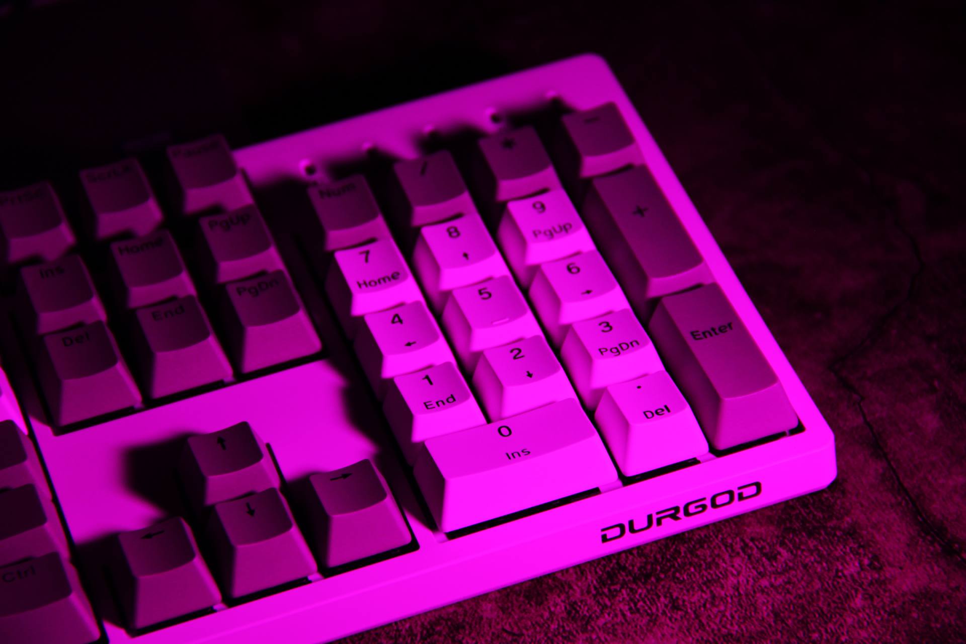 推荐一款新手使用的青轴机械键盘,银轴冰蓝灯机械键盘推荐