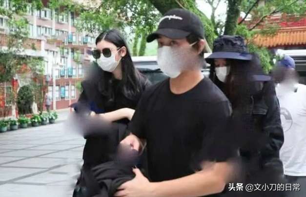 何超莲何猷君谁更受宠,何超莲谈论何猷君