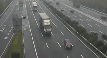 司机一个举动救了一个男人,司机不经意的一个动作悲剧了