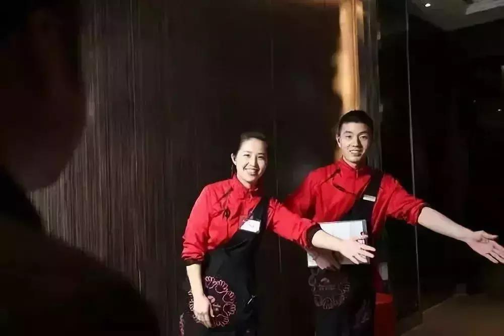 研究了100家餐厅，我们发现生意好的店有22个特征