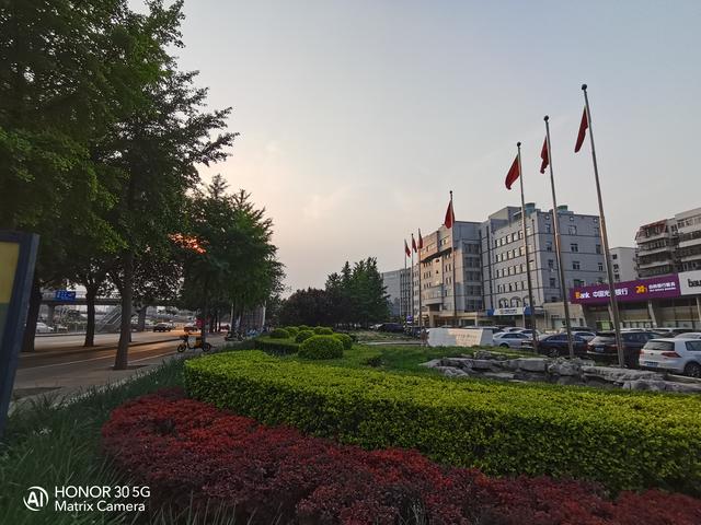 荣耀热门五款机型拍照对比：分别是Play4T/X10/30S/30/30Pro