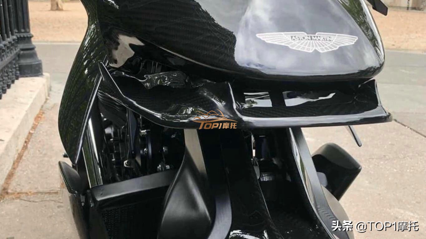 阿斯顿马丁one77现身街头,阿斯顿马丁摩托车amb001完整介绍