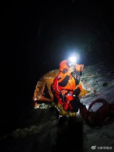 登顶珠峰多少钱,登顶珠峰纪录片