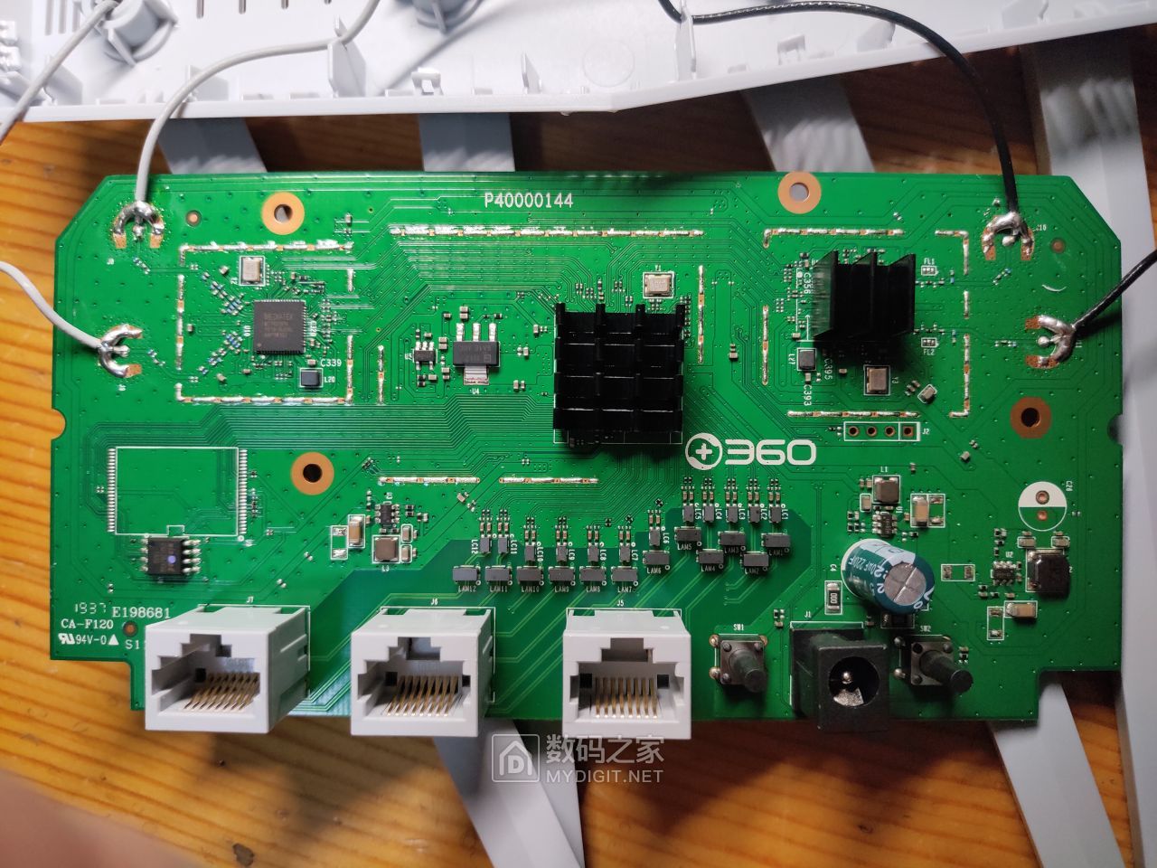 360安全盾t5g路由器评测,360v5s路由器与v5s加强版对比评测