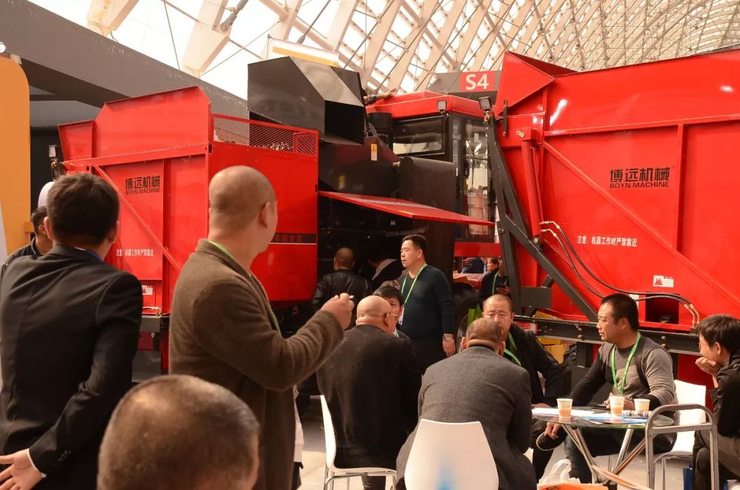 中农博远玉米机视频,中农博远智能农机装备建设项目