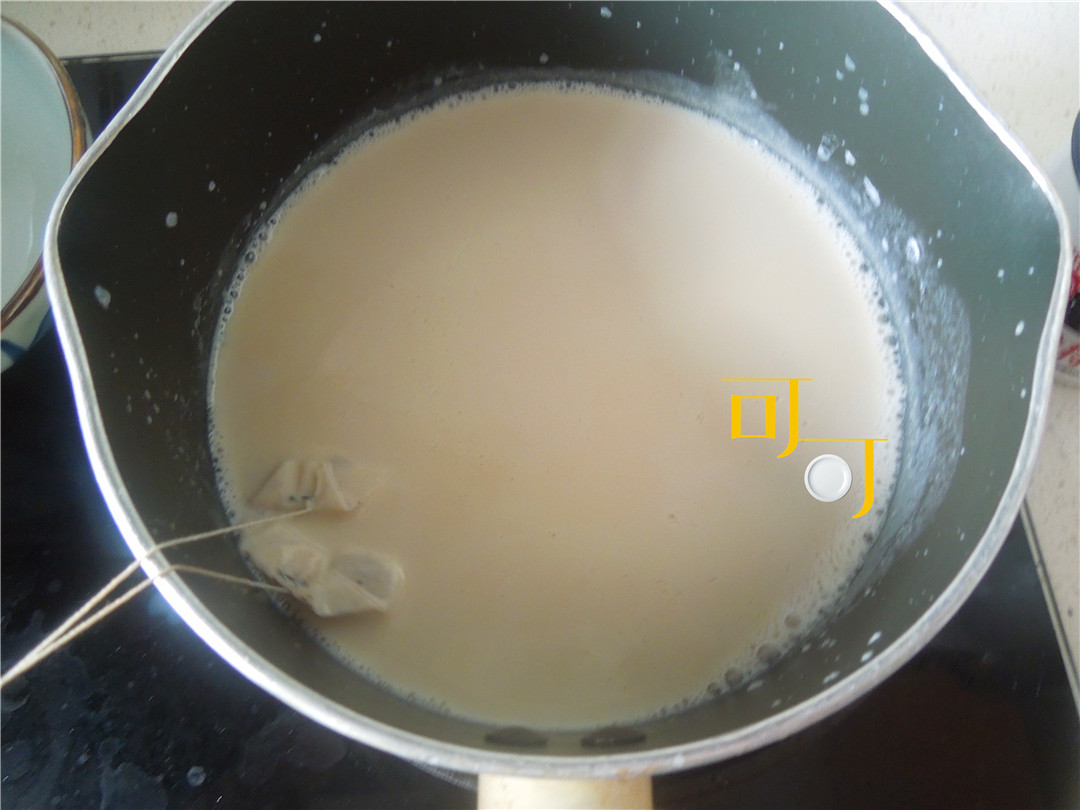 夏天最火的奶茶制作,夏天很热做一杯冰的奶茶怎么做