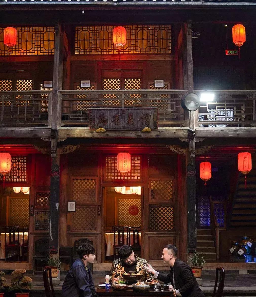 品味十级的《黄金瞳》，我先“盘”为敬！