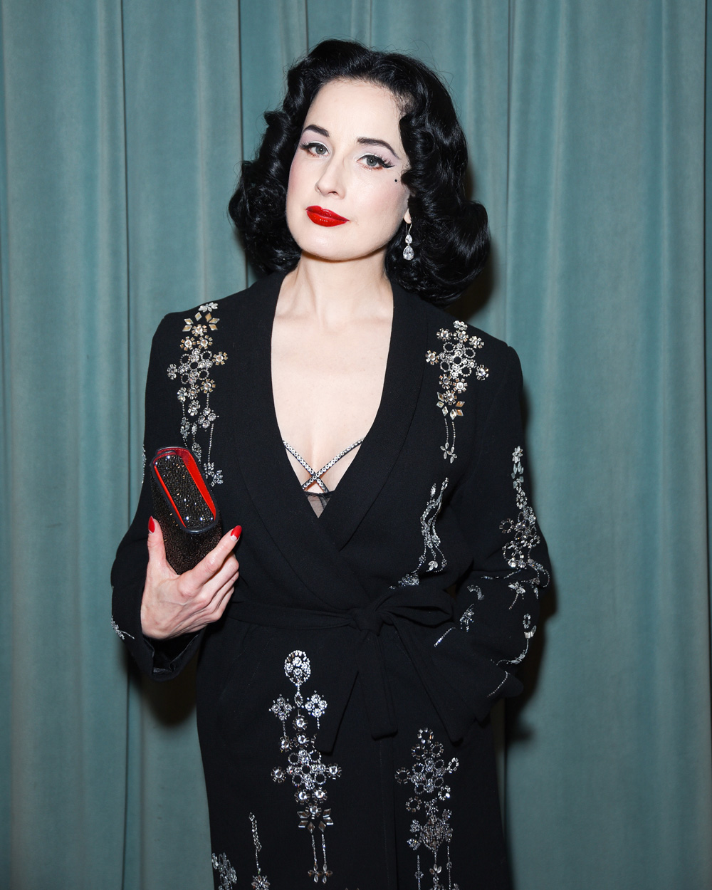 鬼魅娇容，迷倒众生——倾城名媛蒂塔·万提斯