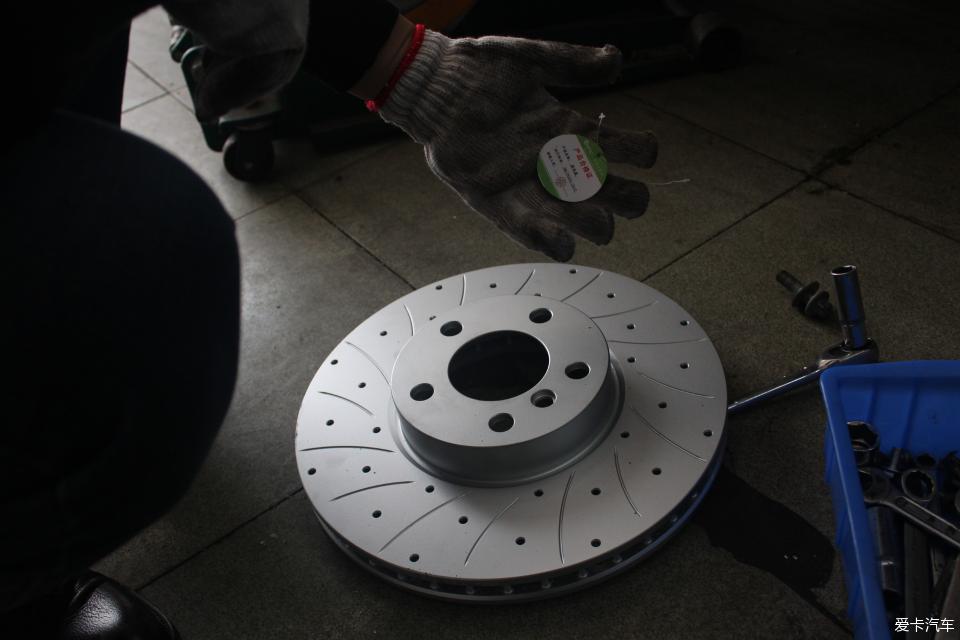 宝马x5前刹车盘标准厚度,宝马x5更换手制动电脑