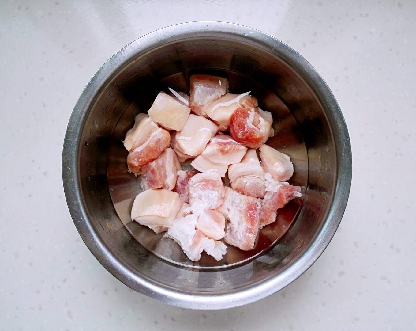 红烧肉不用冰糖用白糖行吗,做红烧肉用冰糖还是白砂糖