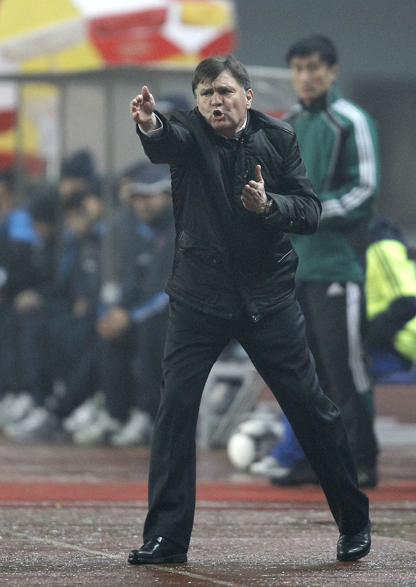 贺龙体育馆中国足球福地,中国男足1-5惨案卡马乔