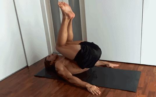 肌肉男丝带蝴蝶结造型梵克雅宝,微胖头发少适合什么发型男穿搭