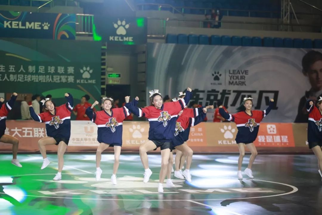 大五最美啦啦队姊妹花,内蒙古财经大学贺羽贺喆的啦啦操故事