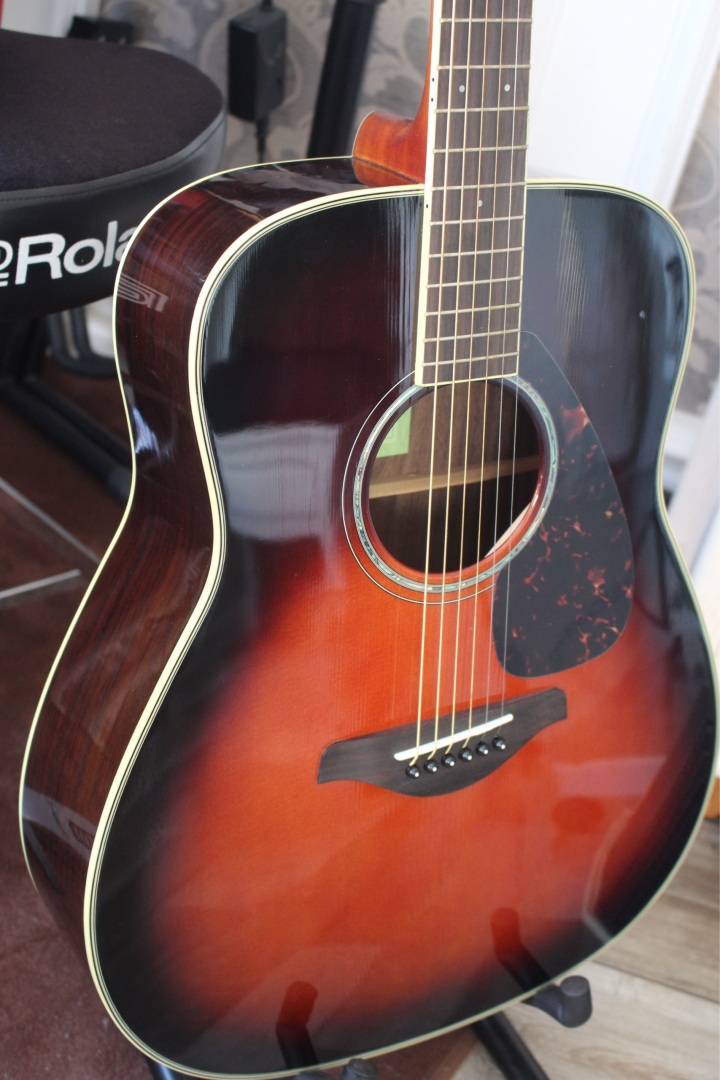 一个没钱的吉他爱好者聊聊他弹过的十几把吉他