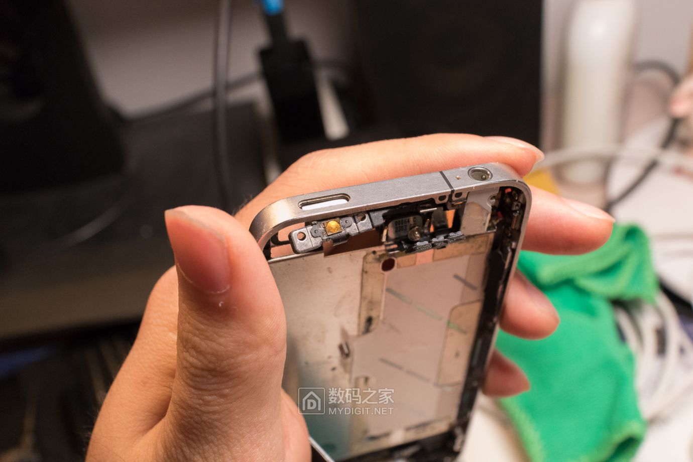 把未拆封的iphone4做成标本,iphone4被做成标本