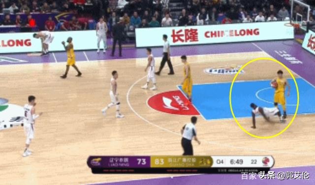 史蒂芬森cba事件还原,史蒂芬森cba搞笑假摔