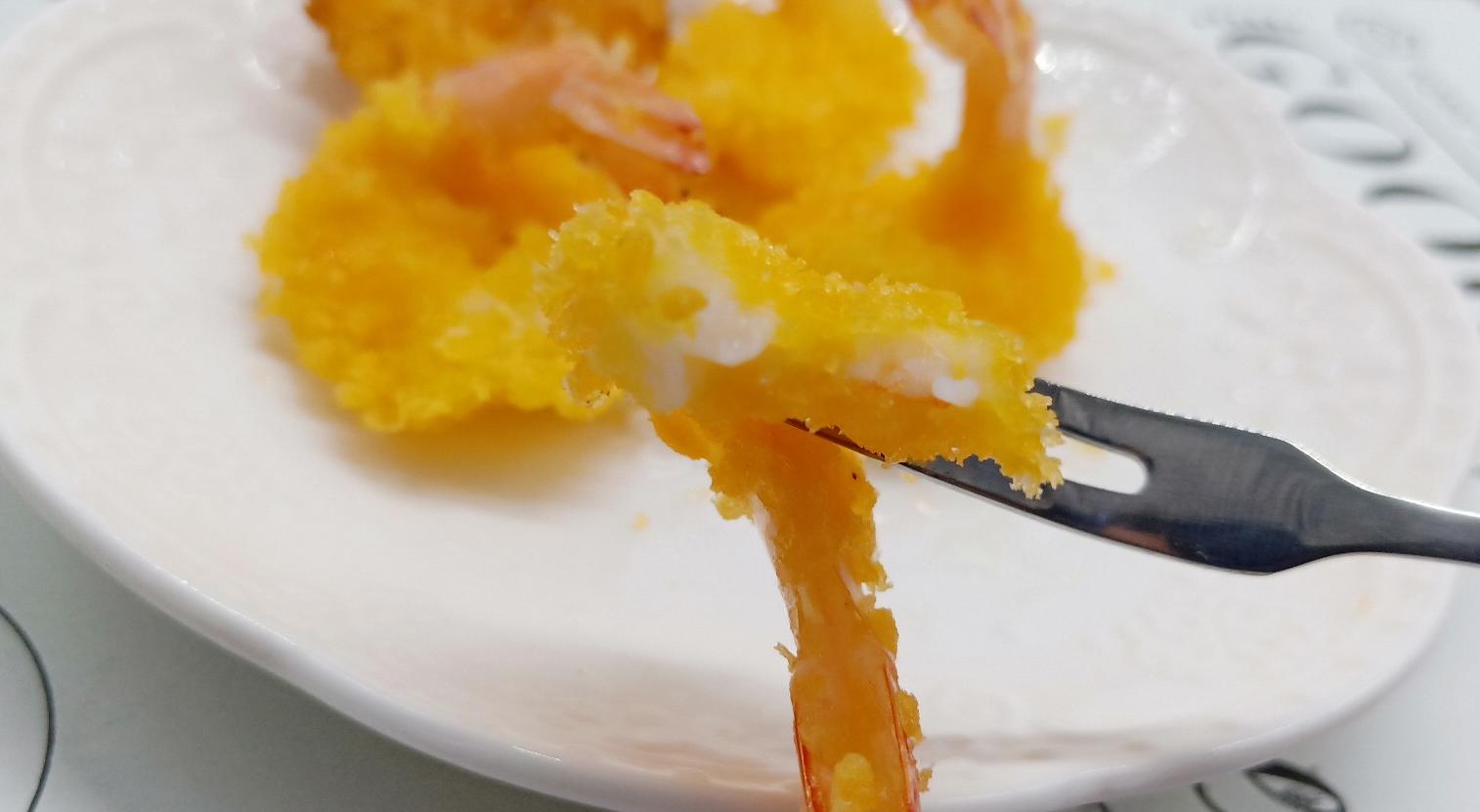 油炸虾酥脆的方法有面包糠,油炸虾是不是要裹面包糠