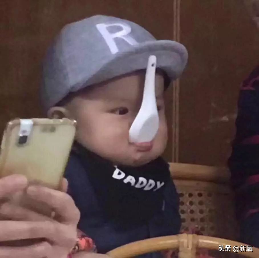 18岁土肥圆豪掷800万全身整形，鼻子6次大整假体穿出，效果却超美