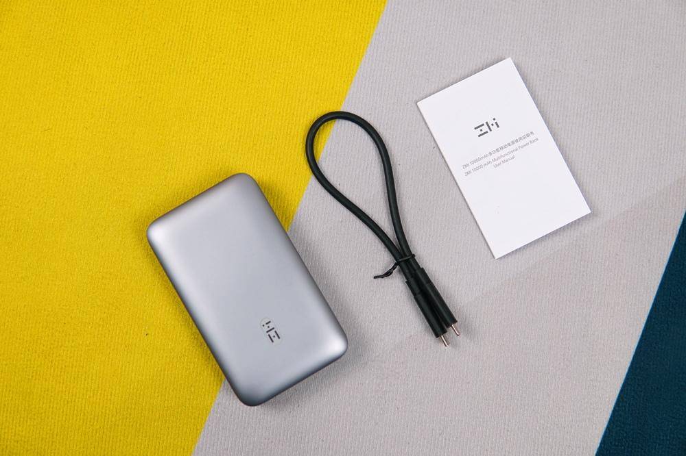 这个移动电源有点“奇葩”，可以给笔记本充电，还能投屏