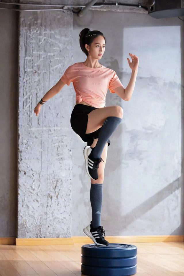 张钧甯练瑜伽,张钧甯起床练瑜伽