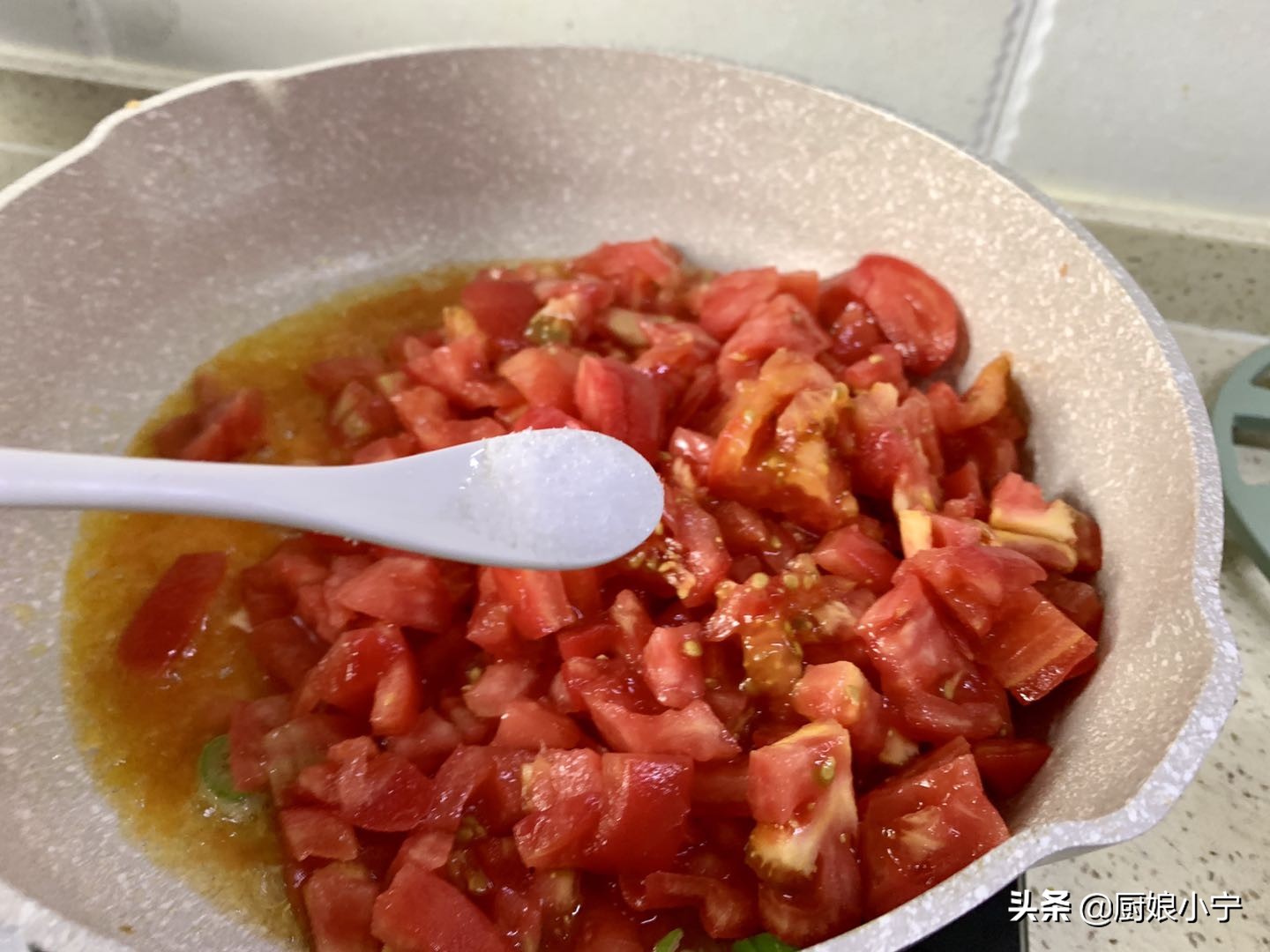 吃火锅必备菜番茄锅底,番茄锅底火锅配什么好吃