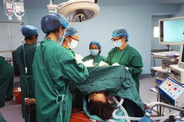 女生一定要知道生孩子有多疼,女人生孩子到底有多疼电影