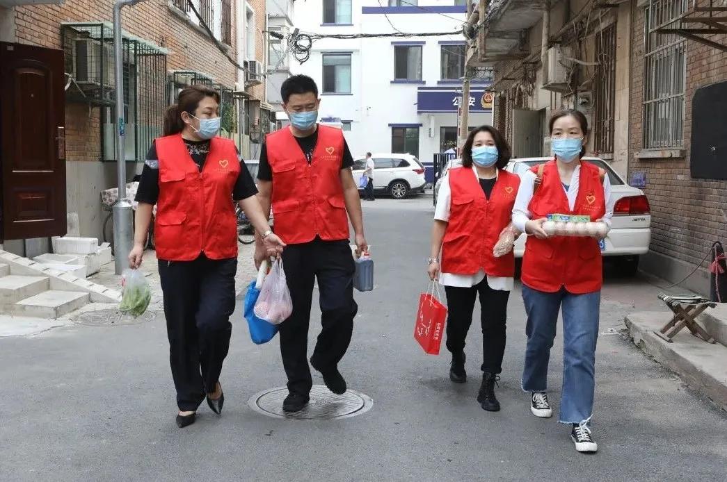 机关干警业余时间兼职“代购”，社区群众纷纷点赞收获“好评”！