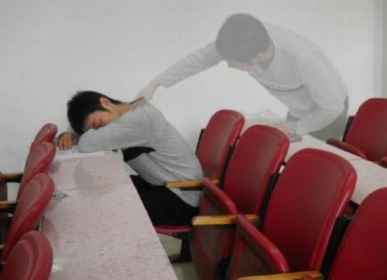 高中和大学哪个更累？4张图告诉你真实答案，个中心酸自行体会