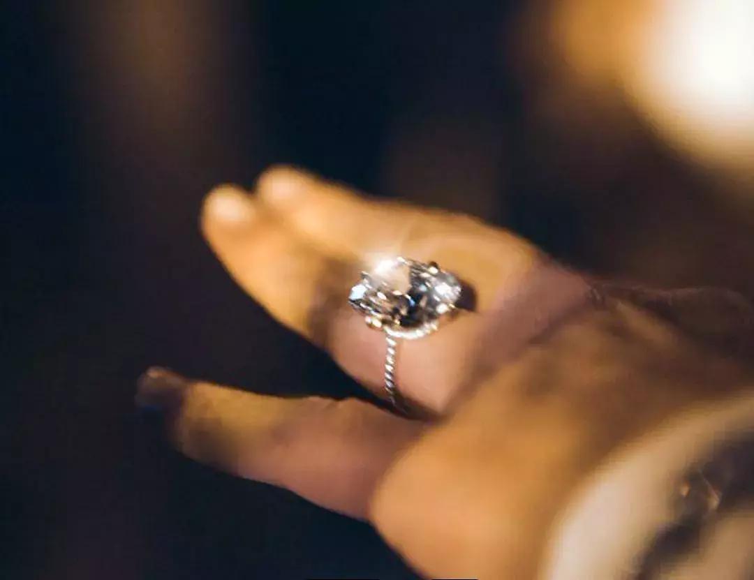 才华横溢的女人是什么样子,真正聪明有才华的女人