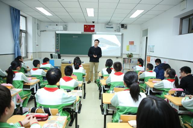 芳草地国际学校新疆,芳草地国际学校一年级