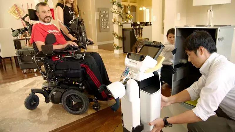 日本造出机器人老婆,全球第一个跟机器人结婚的人