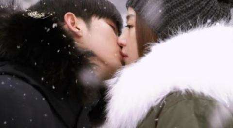 小说里有吻戏的片段文字,小说中的吻戏情节