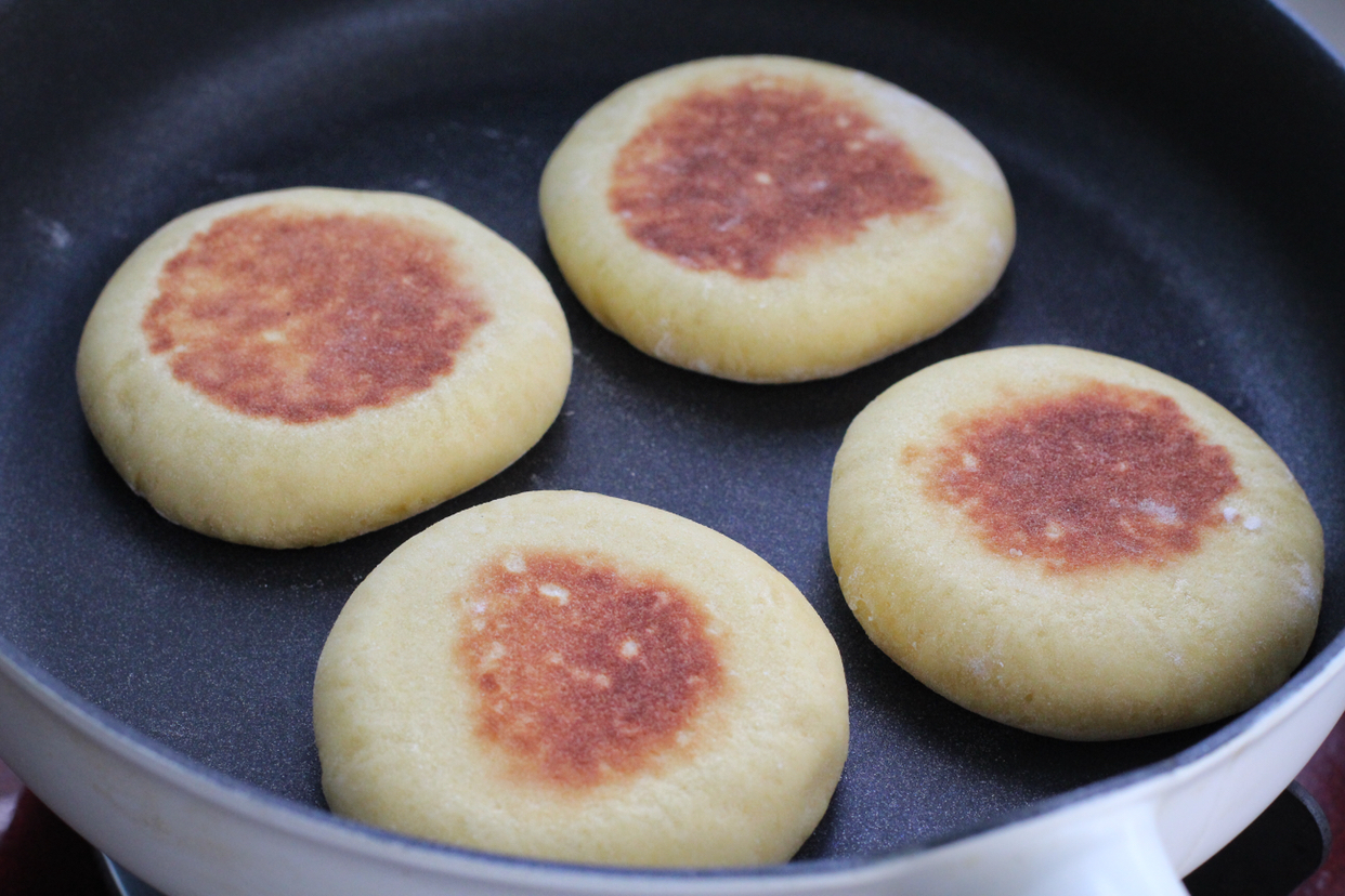 玉米面做饼怎么操作,玉米面做饼需要烫吗